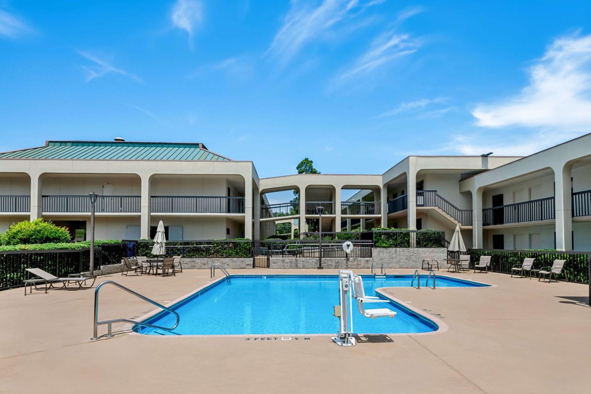 Surestay Plus Hotel By Best Western Southern Pines Pinehurst Exterior photo