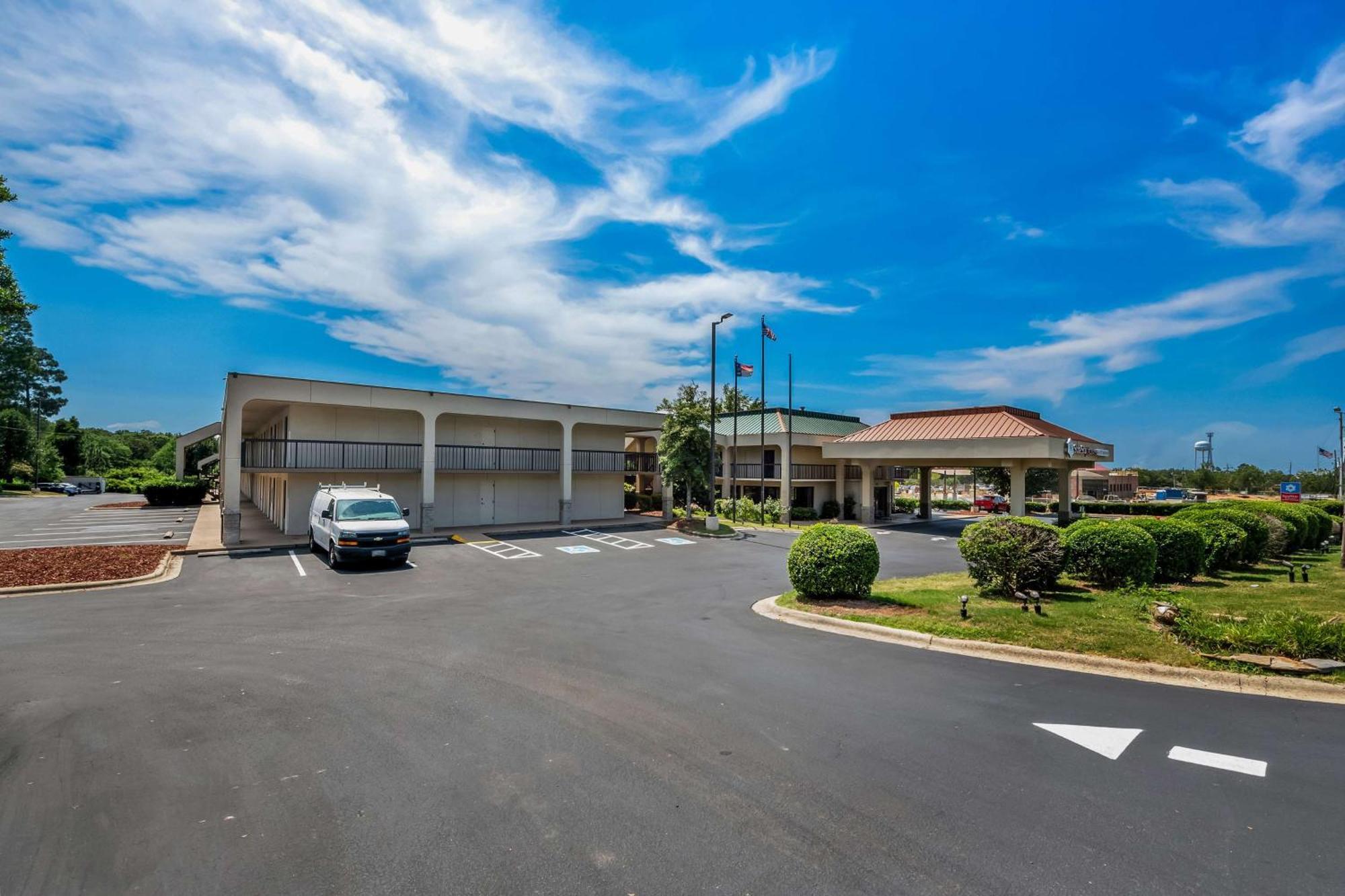 Surestay Plus Hotel By Best Western Southern Pines Pinehurst Exterior photo