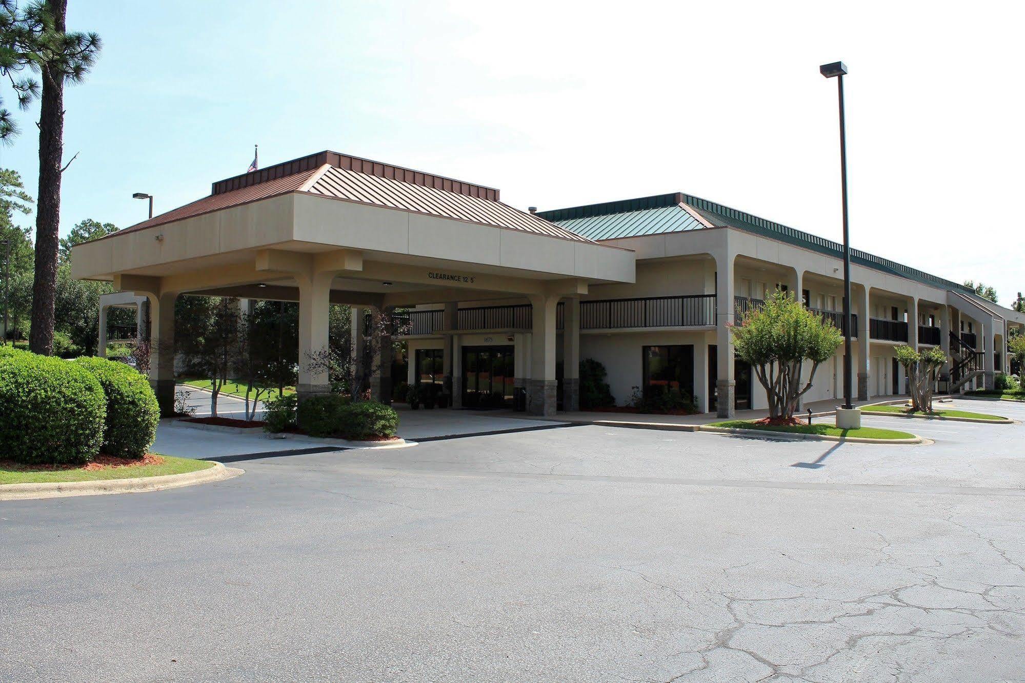 Surestay Plus Hotel By Best Western Southern Pines Pinehurst Exterior photo